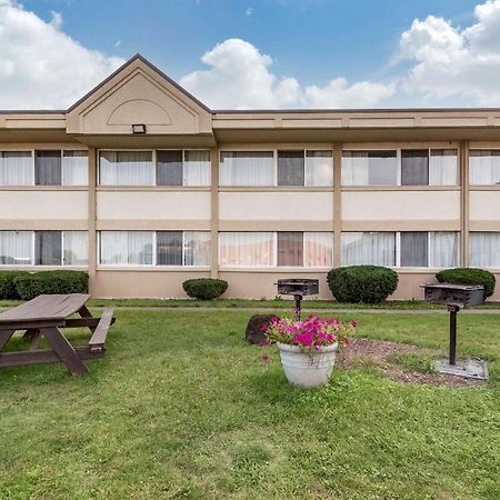 Quality Inn & Suites Vestal Binghamton Near University Εξωτερικό φωτογραφία