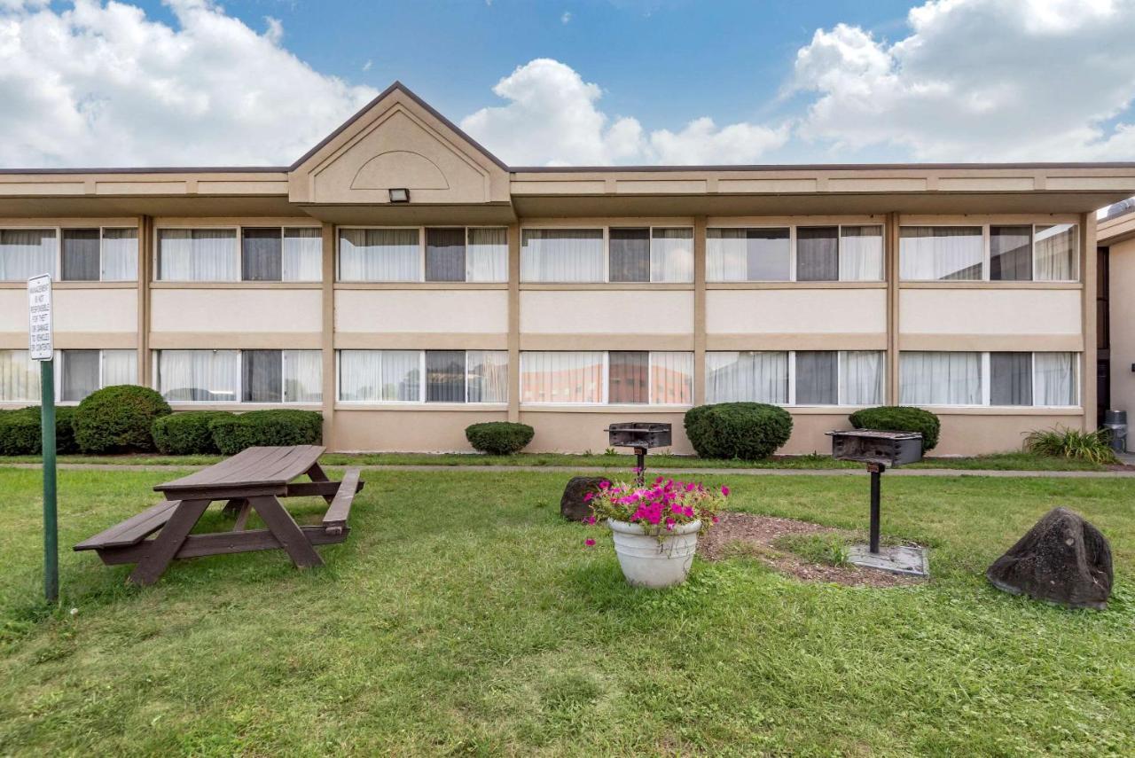 Quality Inn & Suites Vestal Binghamton Near University Εξωτερικό φωτογραφία