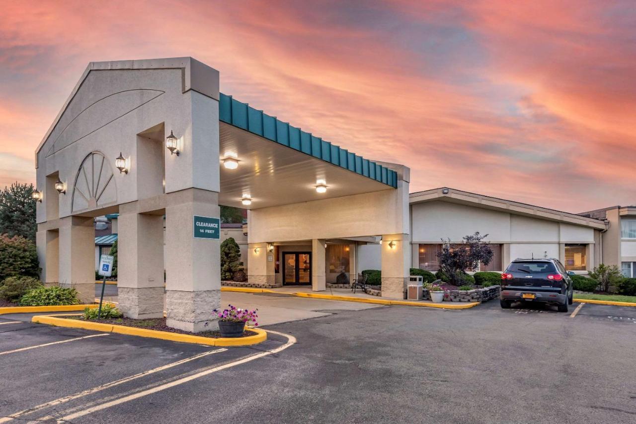 Quality Inn & Suites Vestal Binghamton Near University Εξωτερικό φωτογραφία