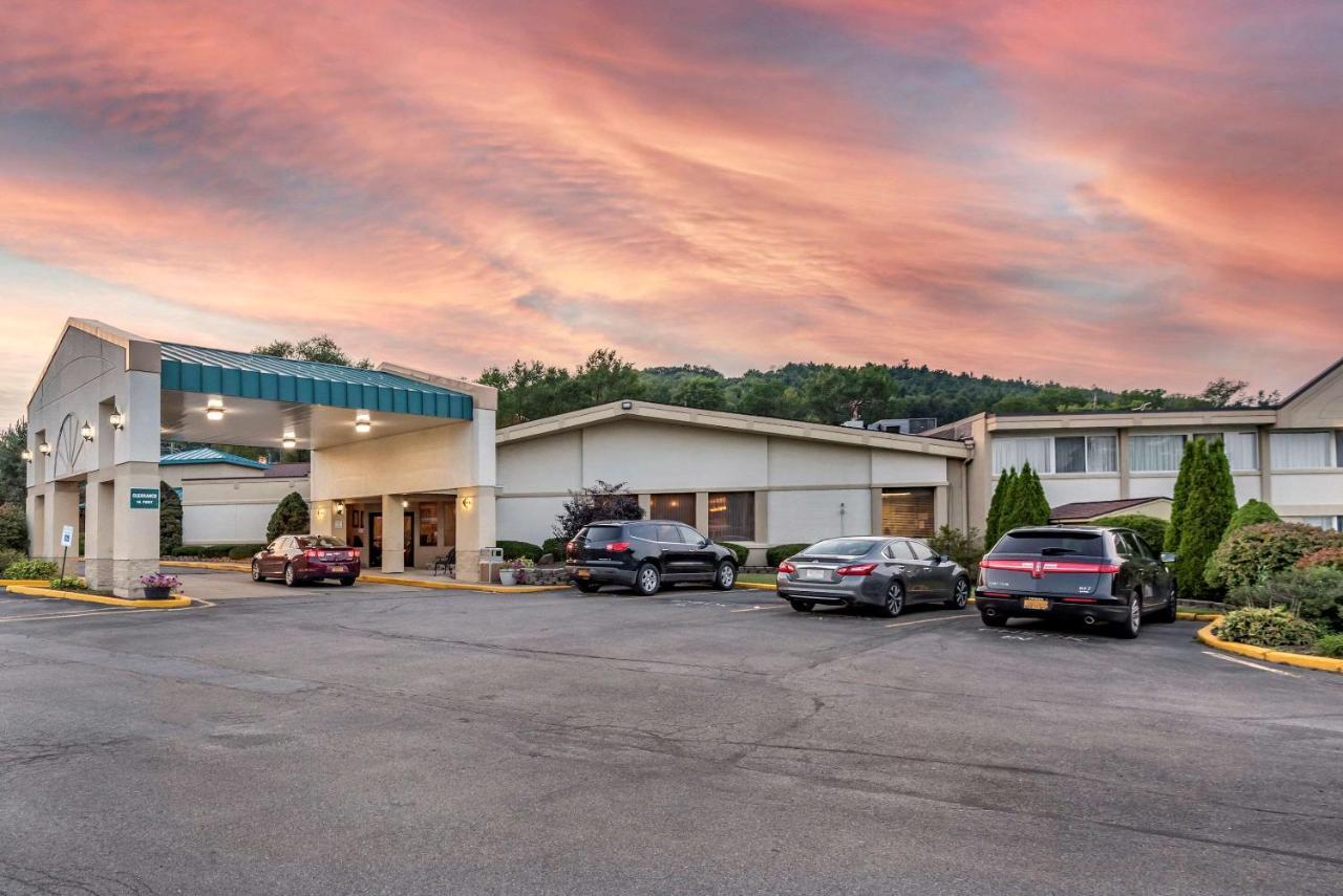 Quality Inn & Suites Vestal Binghamton Near University Εξωτερικό φωτογραφία