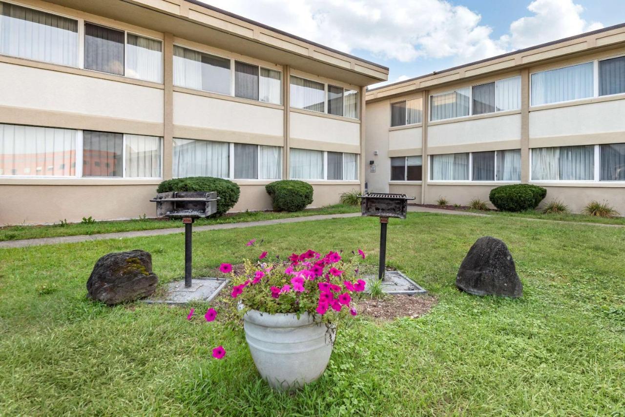 Quality Inn & Suites Vestal Binghamton Near University Εξωτερικό φωτογραφία
