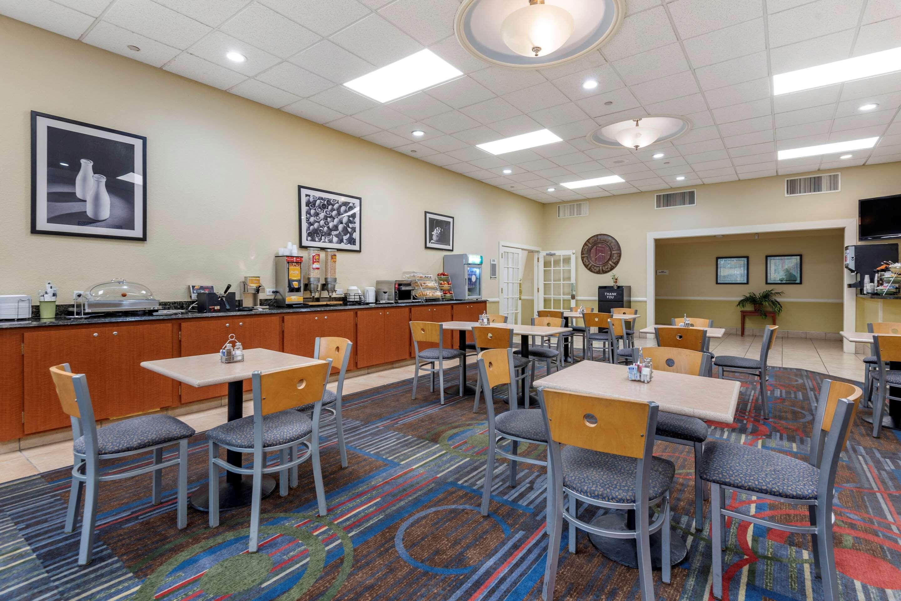 Quality Inn & Suites Vestal Binghamton Near University Εξωτερικό φωτογραφία