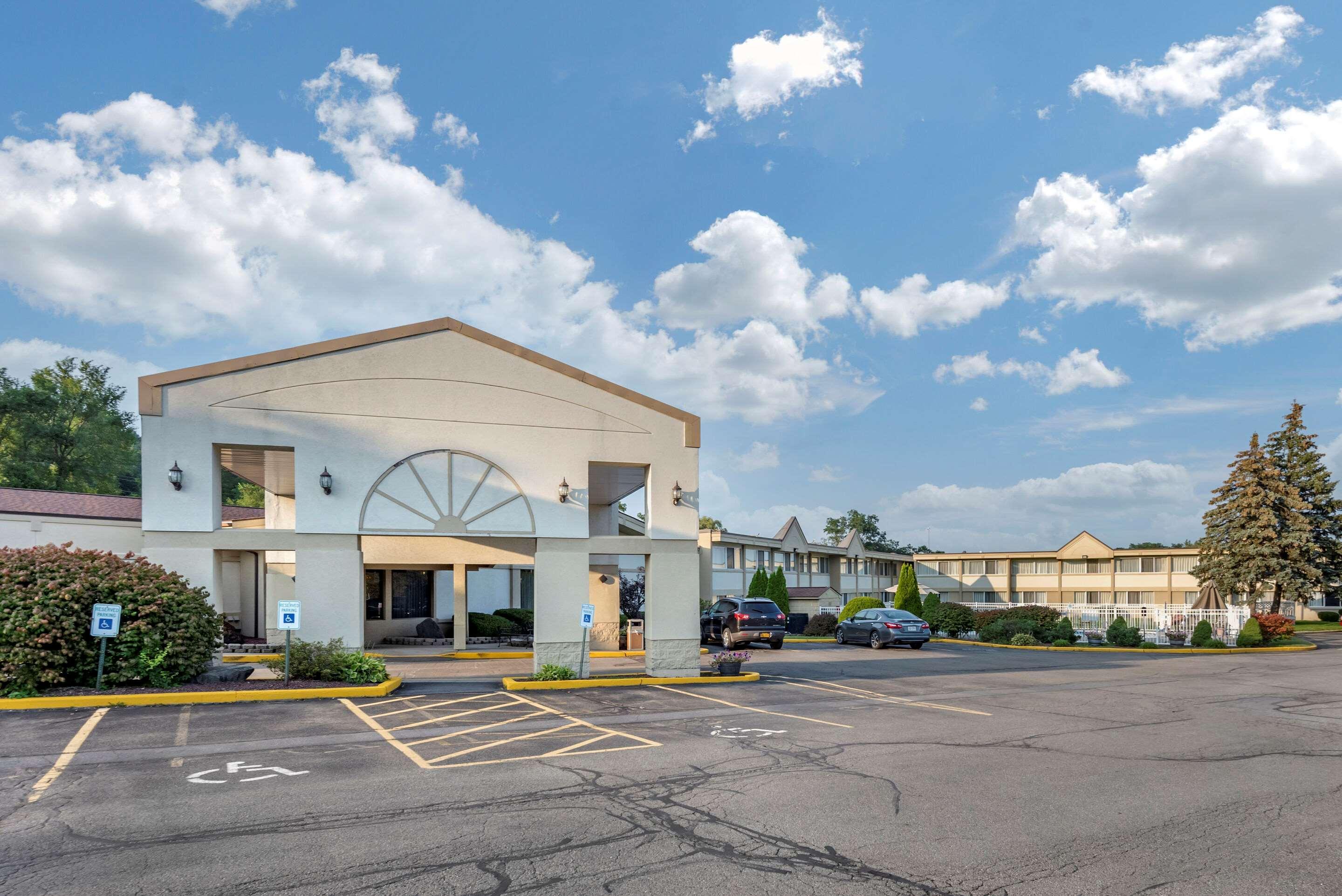 Quality Inn & Suites Vestal Binghamton Near University Εξωτερικό φωτογραφία
