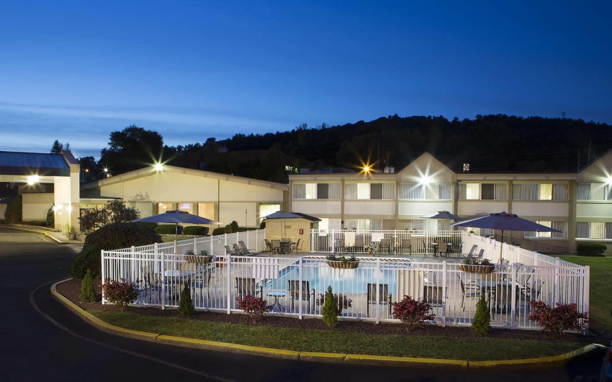 Quality Inn & Suites Vestal Binghamton Near University Εξωτερικό φωτογραφία